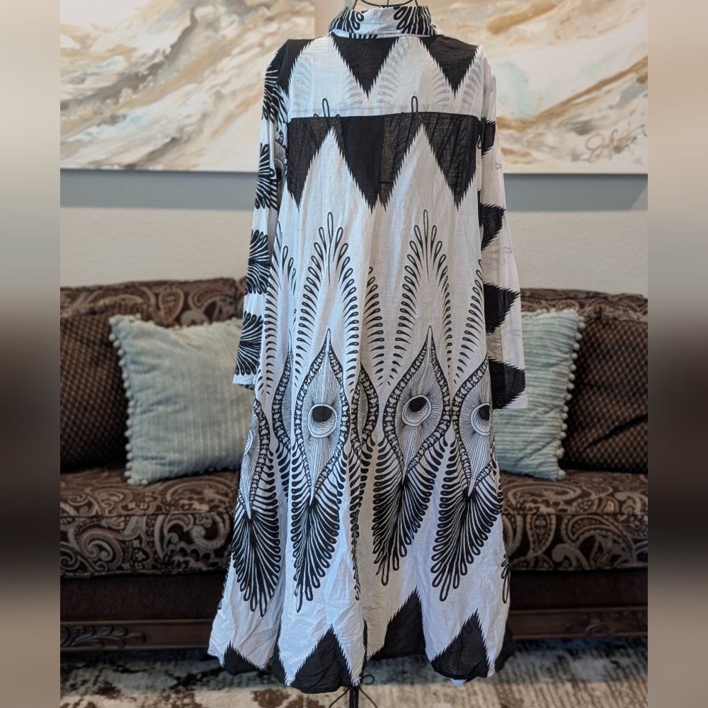 Black and White Asymmetrical High-Low Dolman Sleeve Dress - Picture 4 of 5